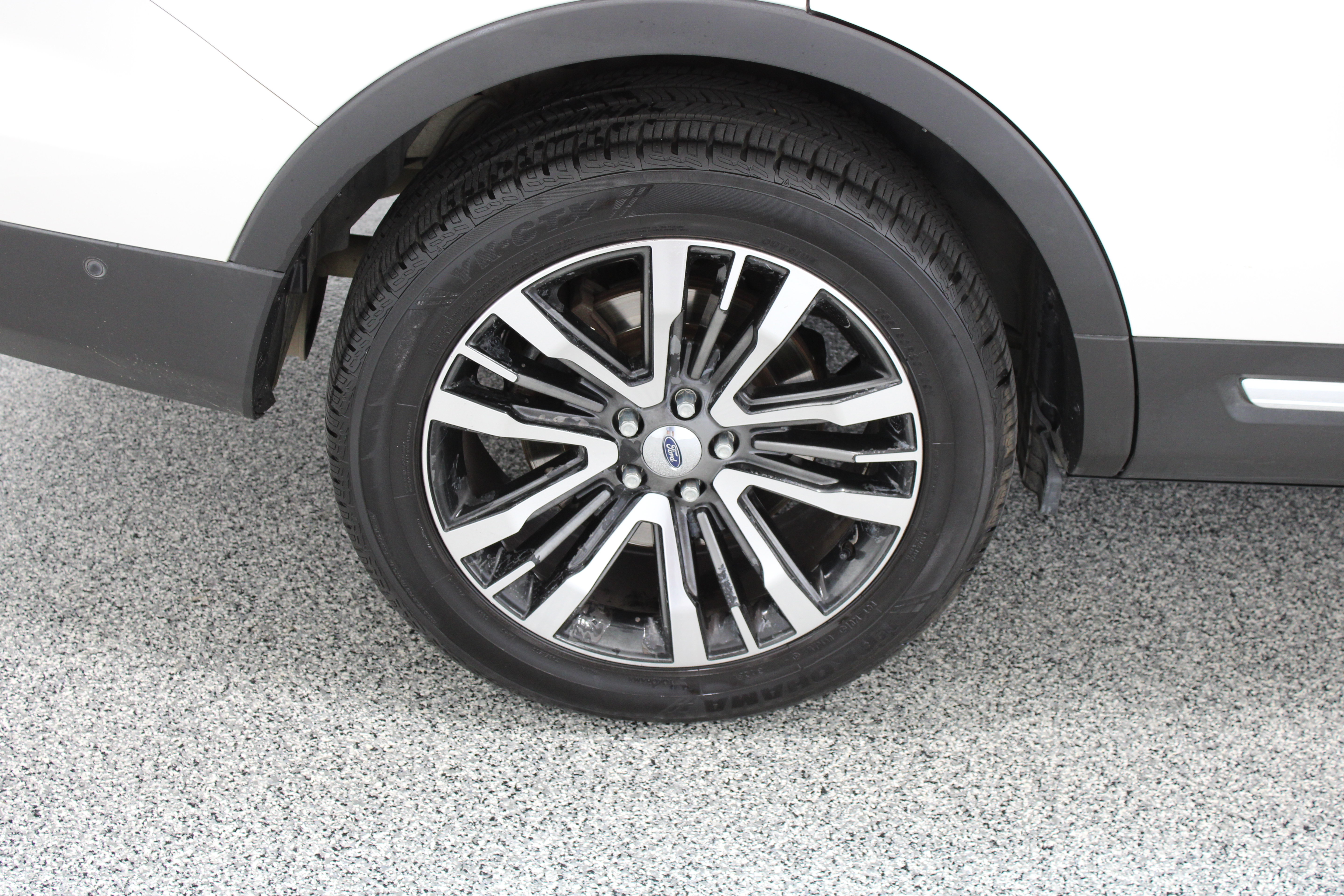 Used 2017 Ford Explorer Platinum AWD/4WD image 6