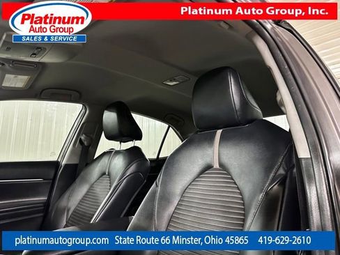 Used 2018 Toyota Camry SE image 9
