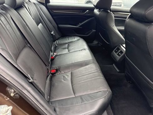 Used 2018 Honda Accord Touring image 18