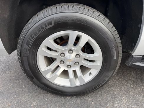 Used 2019 Chevrolet Suburban LT AWD/4WD image 54