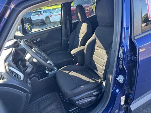 Used 2018 Jeep Renegade Latitude FWD image 17