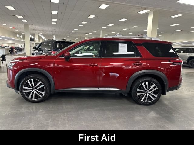 Used 2025 Nissan Pathfinder Platinum w/ Cargo Package FWD image 4