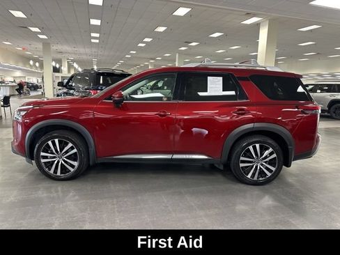 Used 2025 Nissan Pathfinder Platinum w/ Cargo Package FWD image 4