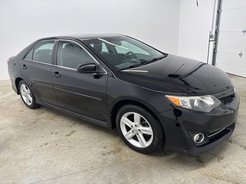 Used 2014 Toyota Camry SE FWD image 3