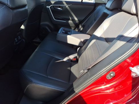 Used 2021 Toyota RAV4 Limited image 9