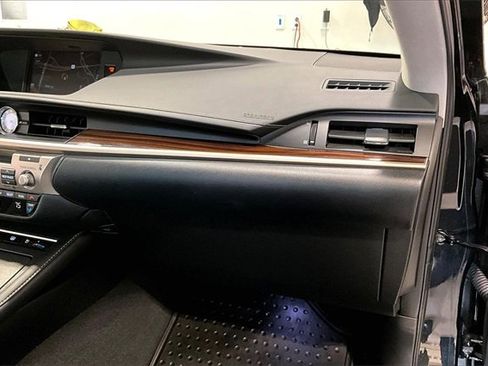 Used 2017 Lexus ES 350 w/ Luxury Package image 26