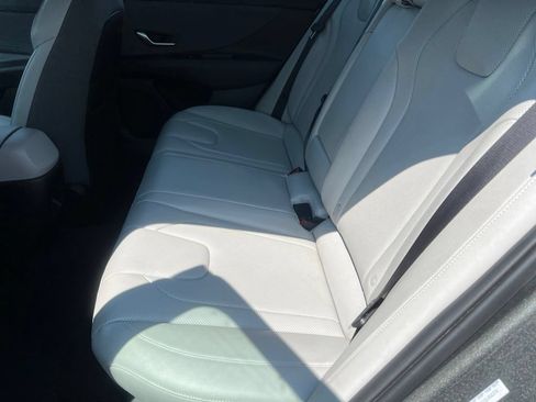 Used 2025 Hyundai Elantra Limited FWD image 12
