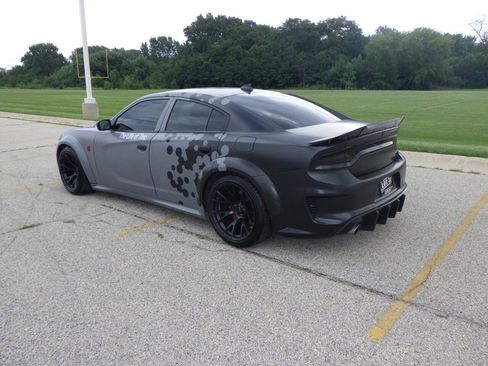 Used 2016 Dodge Charger SRT Hellcat RWD image 3