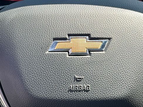 Used 2022 Chevrolet Traverse LS FWD image 17