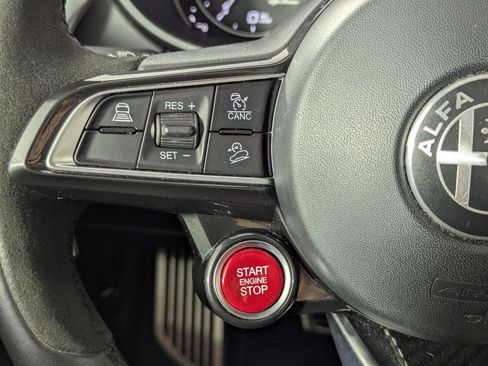 Used 2023 Alfa Romeo Stelvio Quadrifoglio image 8