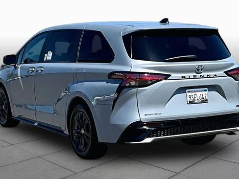 Used 2025 Toyota Sienna XSE AWD/4WD image 11