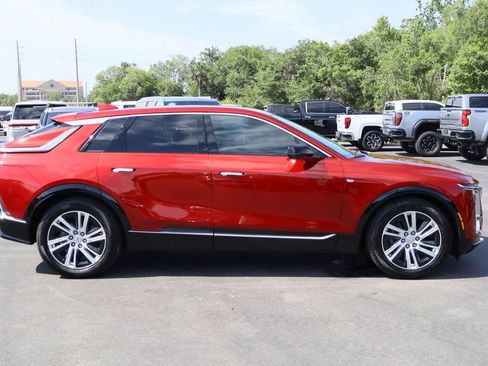 Certified 2024 Cadillac Lyriq Tech AWD/4WD image 10