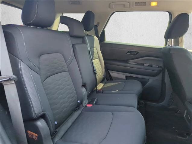 Used 2025 Nissan Pathfinder S FWD image 28
