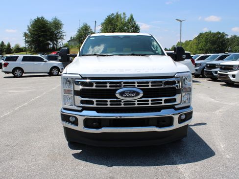 Used 2026 Ford F250 XLT AWD/4WD image 3