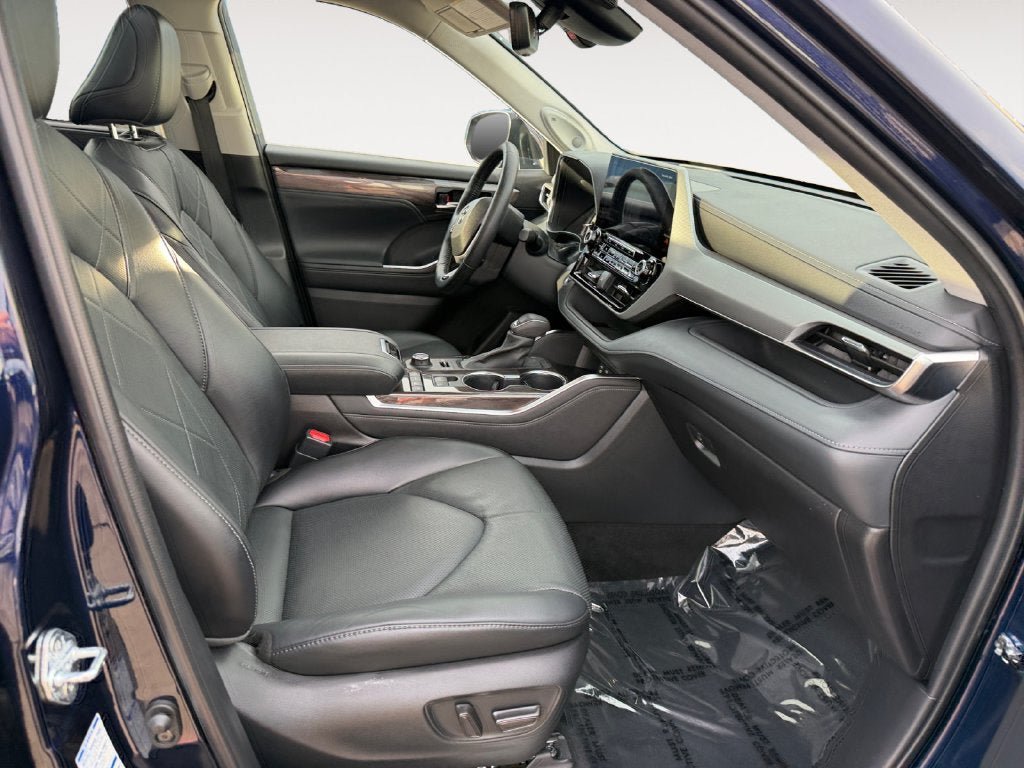 Used 2022 Toyota Highlander Platinum AWD/4WD image 24