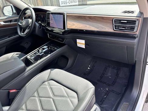 Used 2025 Volkswagen Atlas SE FWD image 13
