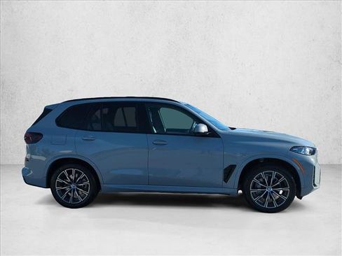 Used 2025 BMW X5 xDrive40i w/ M Sport Package AWD/4WD image 4