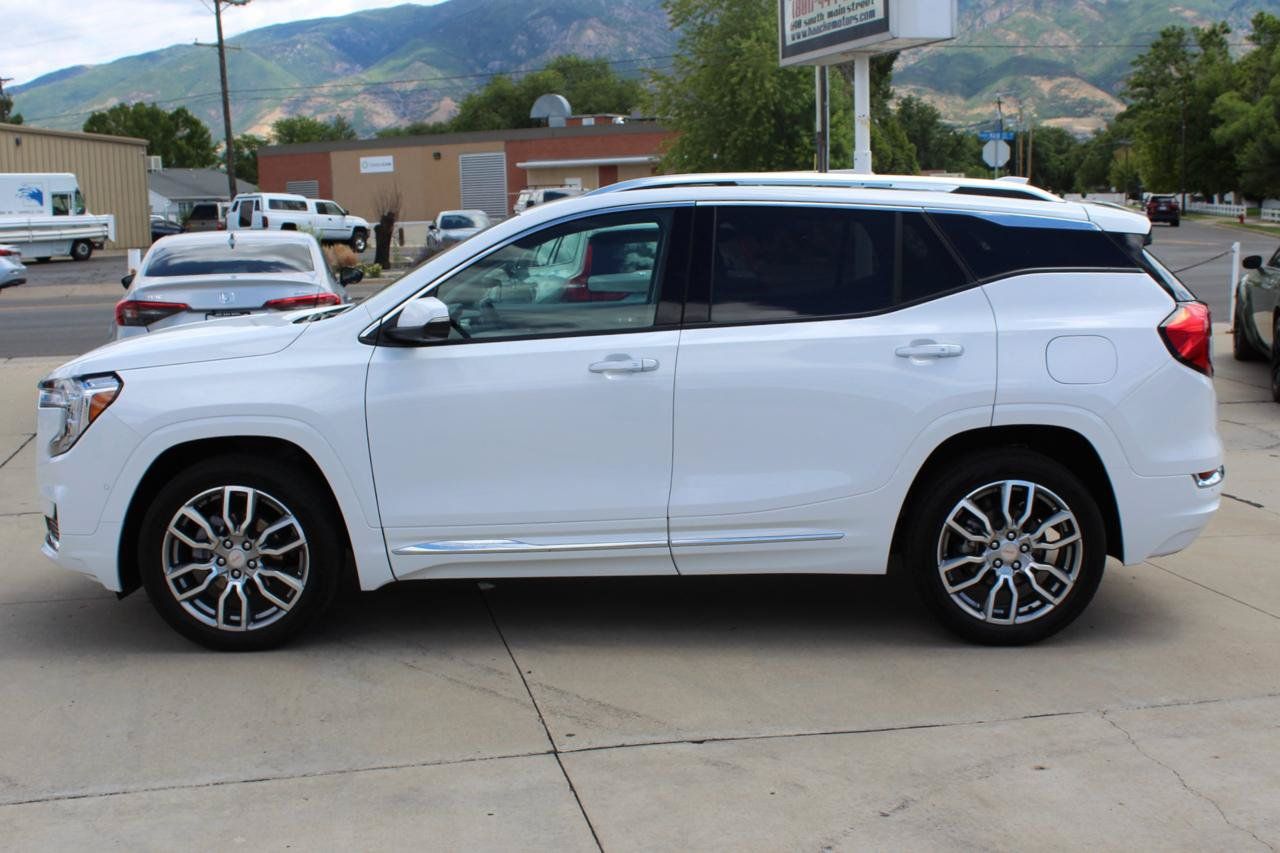 Used 2024 GMC Terrain Denali w/ Denali Premium Package AWD/4WD image 12