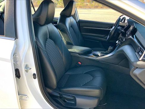 Used 2022 Toyota Camry SE FWD image 9