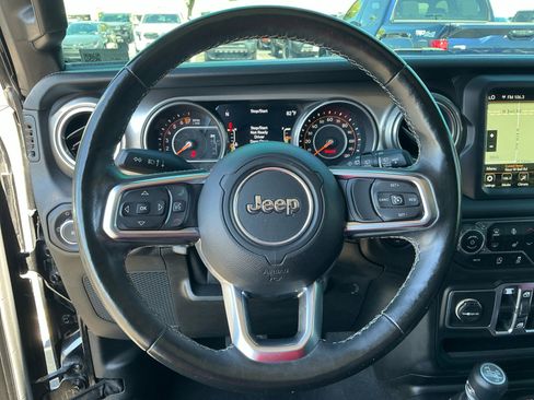 Used 2018 Jeep Wrangler Unlimited Sahara image 9
