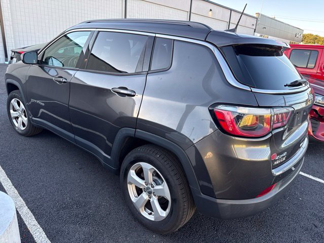 Used 2019 Jeep Compass Latitude w/ Popular Equipment Group AWD/4WD image 4