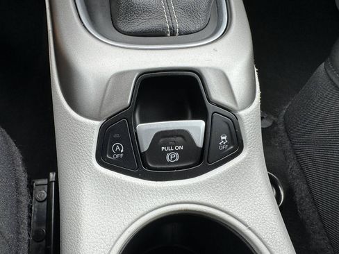 Used 2018 Jeep Compass Latitude w/ Popular Equipment Group FWD image 58