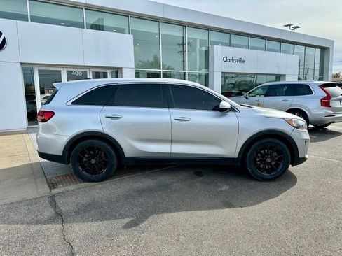 Used 2020 Kia Sorento LX image 8