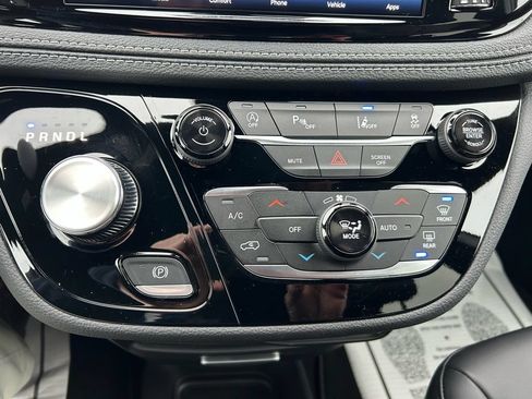 New 2026 Chrysler Pacifica Select w/ S Appearance Package FWD image 25