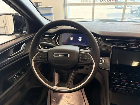 Used 2023 Jeep Grand Cherokee Altitude AWD/4WD image 33