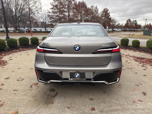 New 2026 BMW 750e xDrive image 4