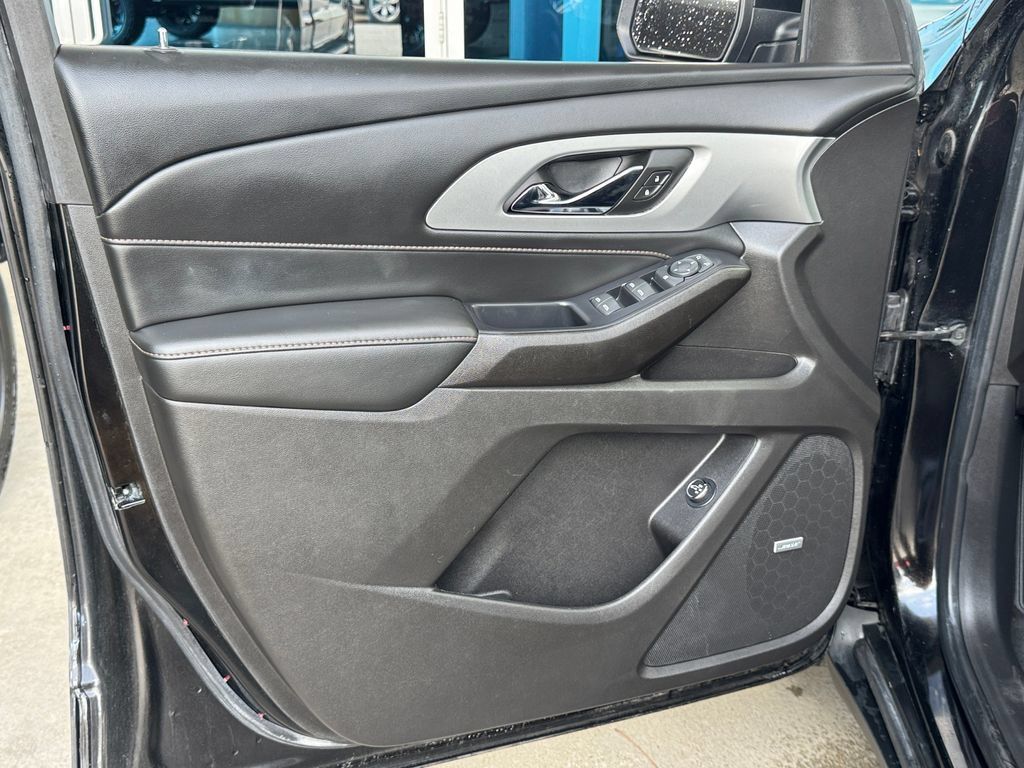 Used 2021 Chevrolet Traverse RS AWD/4WD image 18