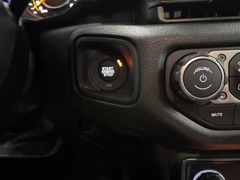 New 2025 Jeep Gladiator Sport image 13