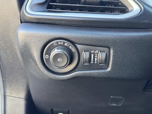 Used 2020 Chrysler Pacifica Touring w/ S Appearance Package image 21