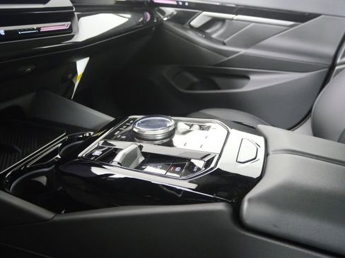 Certified 2025 BMW 530i image 26