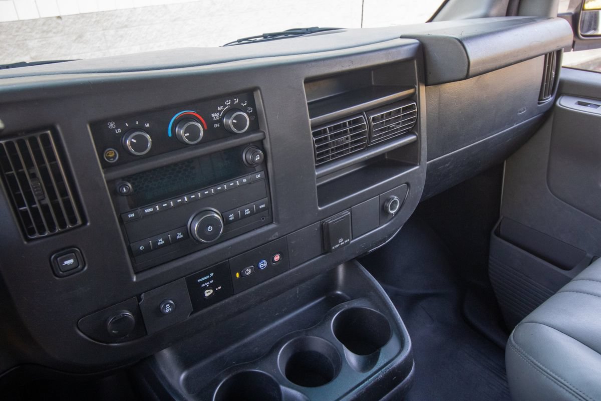 Used 2018 Chevrolet Express 2500 RWD image 19