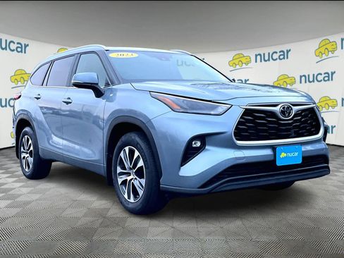 Used 2023 Toyota Highlander XLE image 1