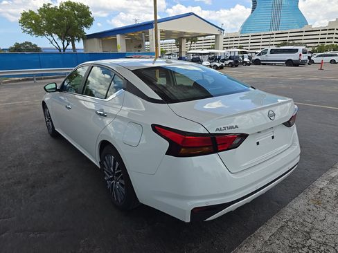 Used 2025 Nissan Altima 2.5 SV FWD image 6
