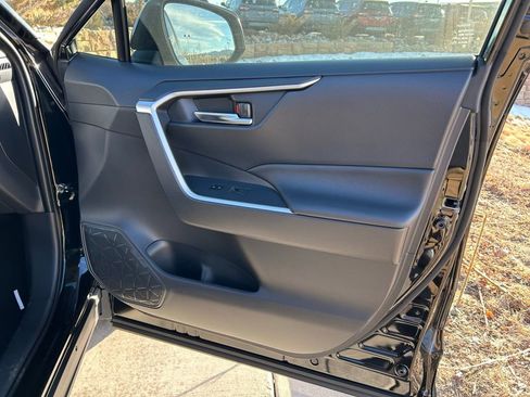 Used 2025 Toyota RAV4 XLE image 24
