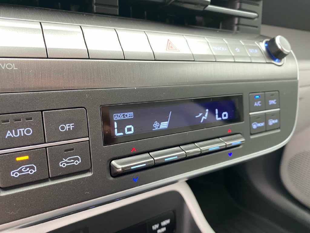 Used 2024 Hyundai Kona SEL FWD image 16