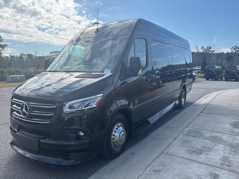 Used 2024 Mercedes-Benz Sprinter 3500 image 7