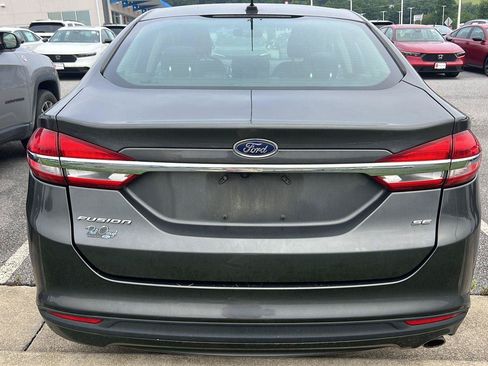 Used 2017 Ford Fusion SE FWD image 3
