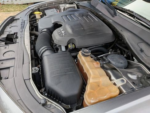 Used 2012 Chrysler 300 Limited RWD image 17