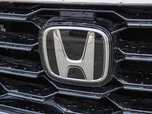 Certified 2025 Honda Pilot Touring image 10