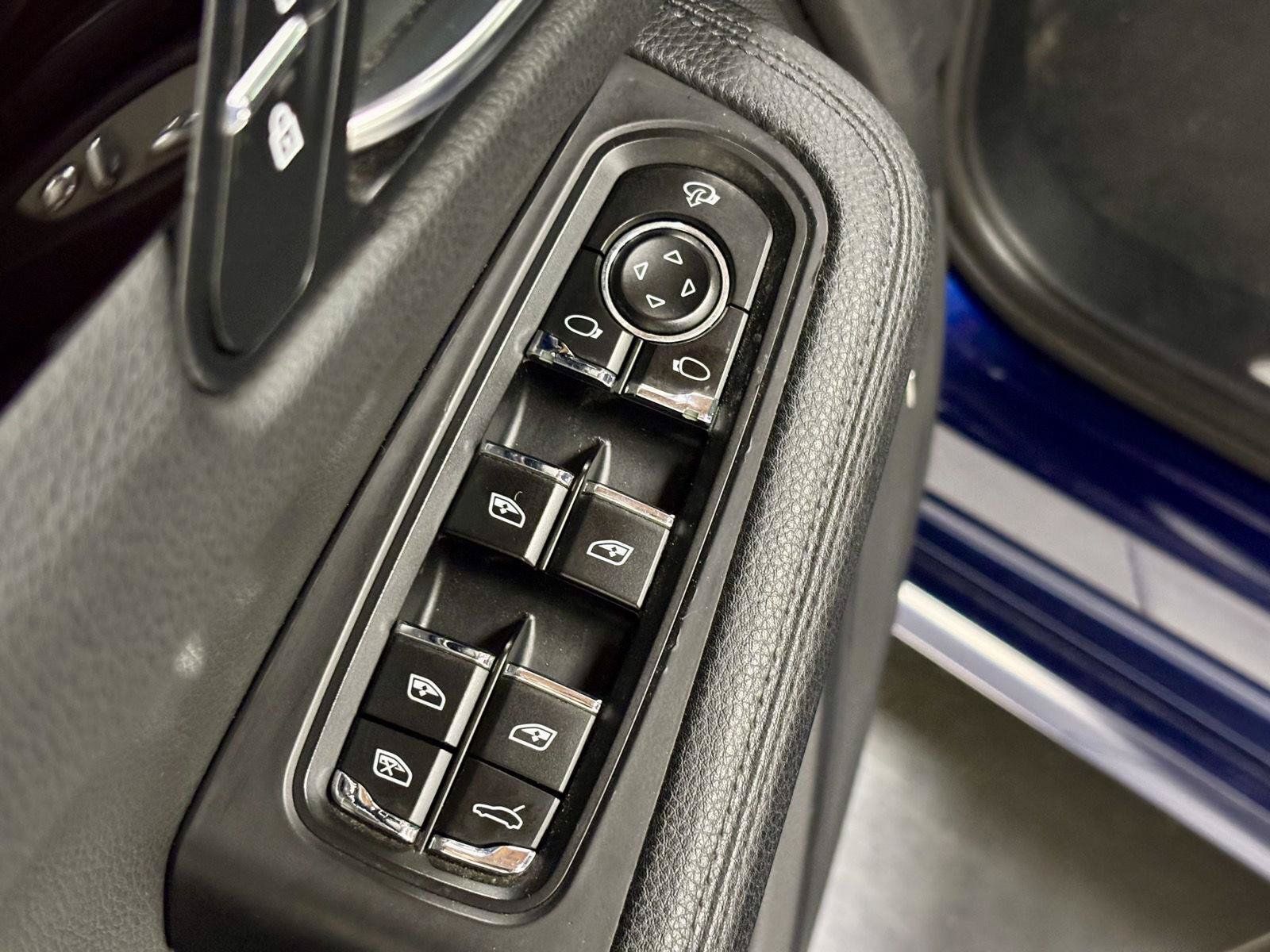 Used 2022 Porsche Macan S AWD/4WD image 14