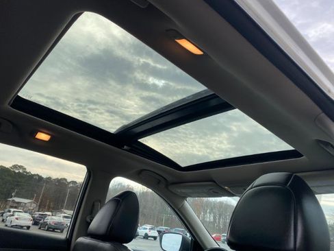 Used 2015 Nissan Rogue SL w/ SL Premium Package image 19