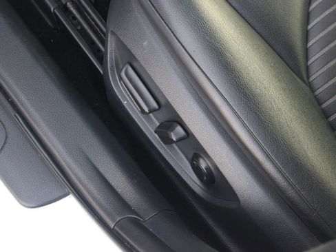 Used 2018 Toyota Camry L image 15