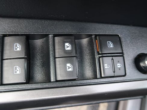Used 2018 Toyota Tacoma TRD Off-Road AWD/4WD image 27