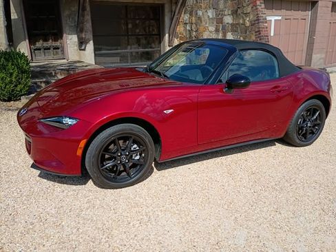 Used 2020 MAZDA MX-5 Miata Sport RWD image 23