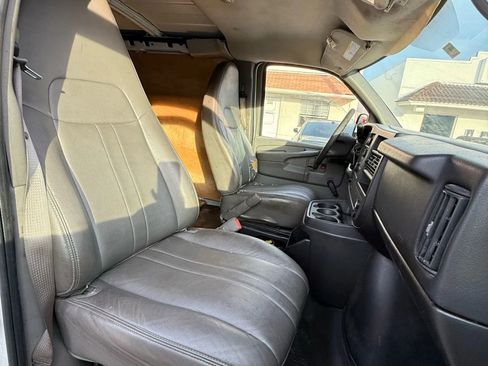 Used 2010 Chevrolet Express 2500 Extended image 25