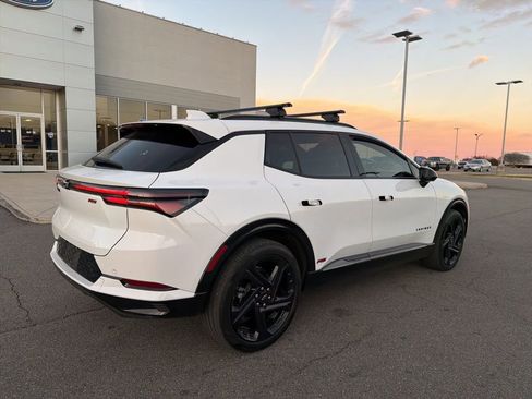 Used 2024 Chevrolet Equinox EV RS image 6